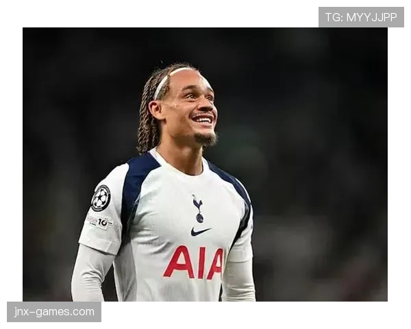 哈维·西蒙斯加盟巴黎后持续提升，期待在新赛季表现出色